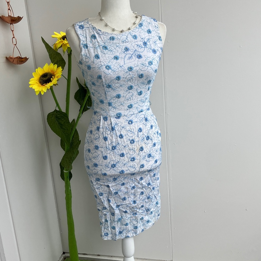 Vintage 60s Blue and White Eyelet Lace Floral Bodycon Sleeveless Mini Dress